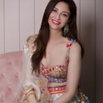 Saumya Tandon Instagram - 🌹 Pictures @sachinkumarphotographyy Makeup @twinkle_makeupartist #saumyatandon
