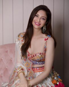 Saumya Tandon Instagram - 🌹

Pictures @sachinkumarphotographyy 
Makeup @twinkle_makeupartist 

#saumyatandon