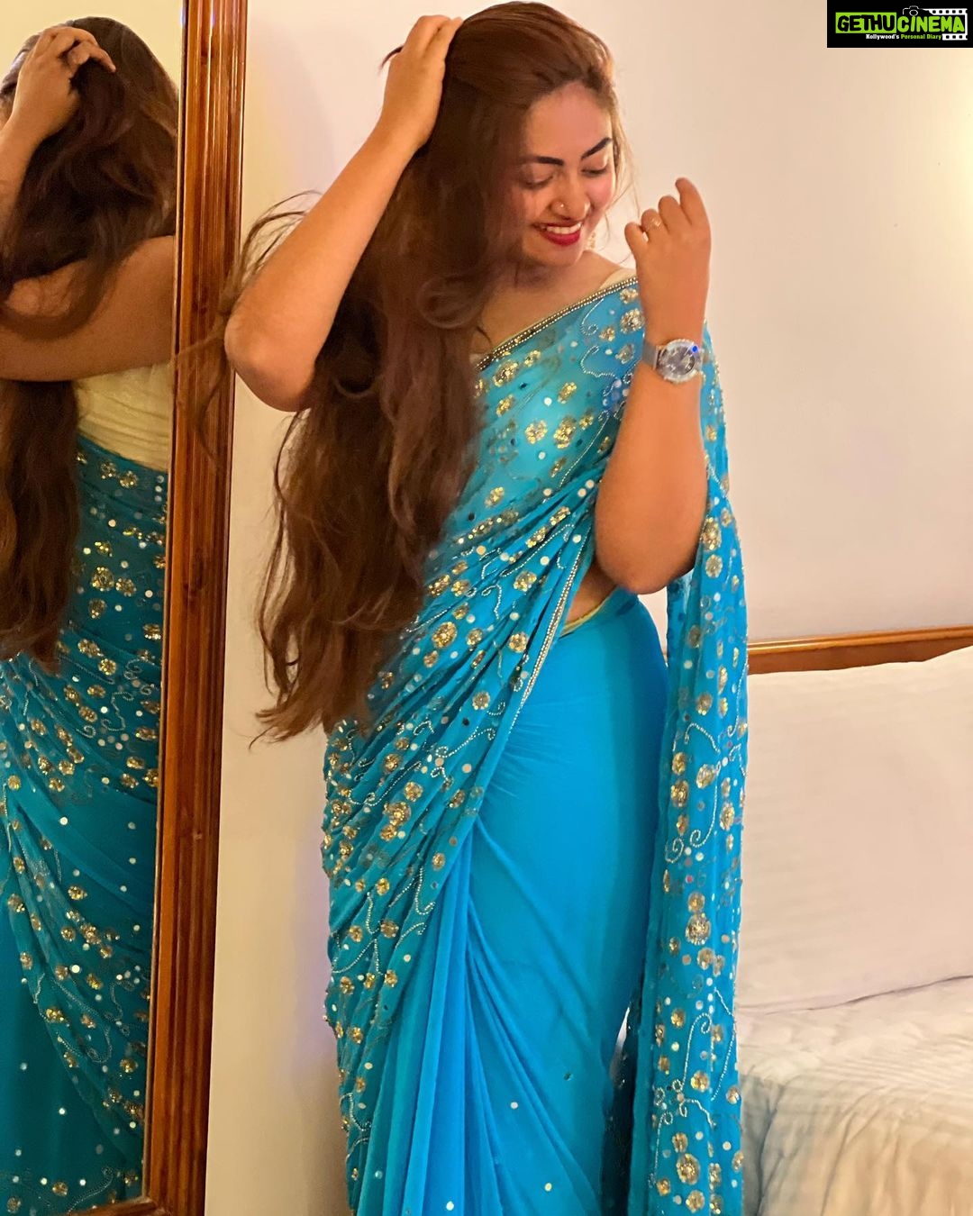 Shaalin Zoya Instagram - How I love wearing my mummy’s sarees! Wearing this 15 year old saree from mom’s closet. Also clicked by mom @amaalsaira3 Guruvayoor, India