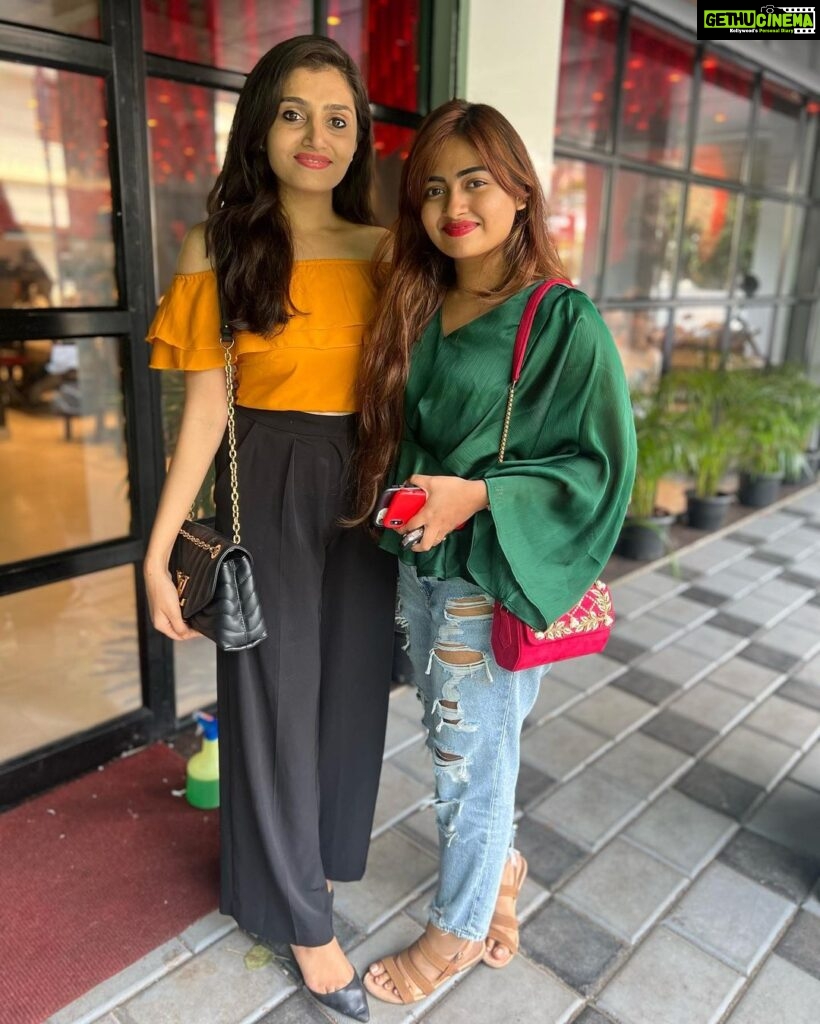 Shaalin Zoya Instagram - So much fun meeting this absolutely fun and beautiful @shaalinzoya !! Finally we get to meet …. Hoping to see you really soon , loved meeting you 😘😘😘 Good food and good fun ✨ . . . . . . . . . . . . . . . . . . . . . . . . . #friendship#friends#catchingup#lunchdate#girlgang