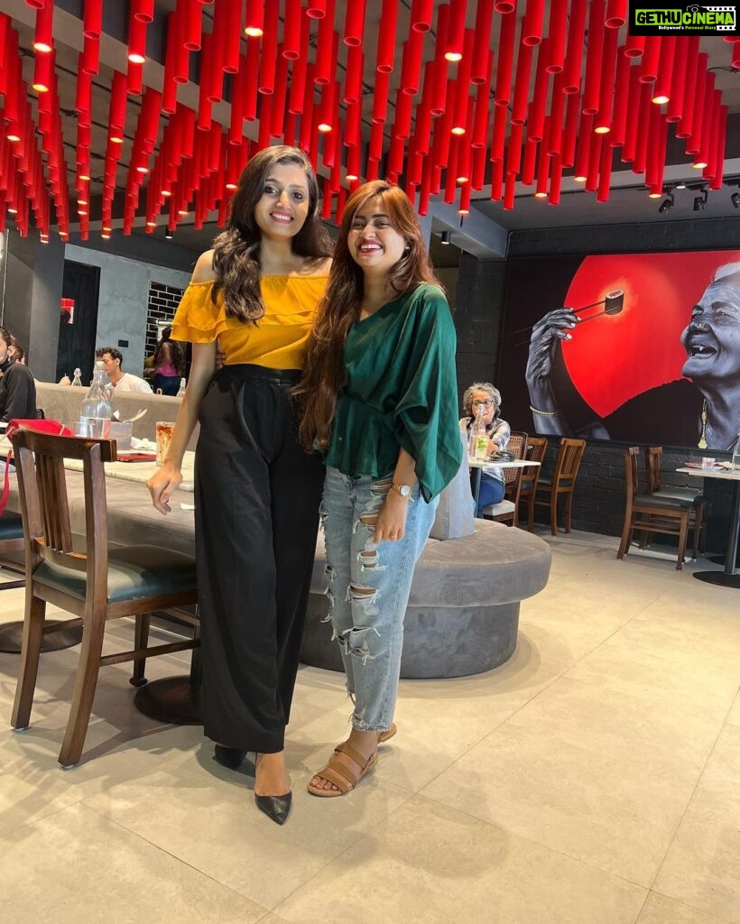 Shaalin Zoya Instagram - So much fun meeting this absolutely fun and beautiful @shaalinzoya !! Finally we get to meet …. Hoping to see you really soon , loved meeting you 😘😘😘 Good food and good fun ✨ . . . . . . . . . . . . . . . . . . . . . . . . . #friendship#friends#catchingup#lunchdate#girlgang