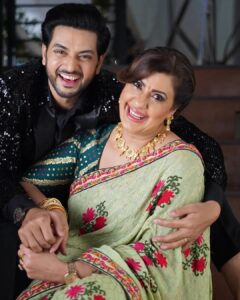 Shakti Arora Instagram - It absolutely doesn't feel I met him for the first time 🤔 The vibe , the chemistry, the respect was already there. Maybe that's why they call it #kundalibhagya
#momandson #workharder #willmakeithappen 
#respect #love #kismatconnection