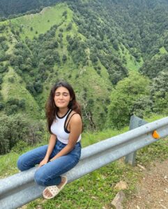 Shalini Pandey Instagram - 🏔 🐶☕️