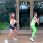 Shamita Shetty Instagram – Full body’s aerobic workout .. burn those calories doing this routine  for atleast 20 mins or more today ! Remix this reel doing this routine yourself n tag us – #workoutwithshamz – the best ones go on my stories ❤️. 
.
.
.
#mondaymotivation #workout #challenge #gearup #health #fitness