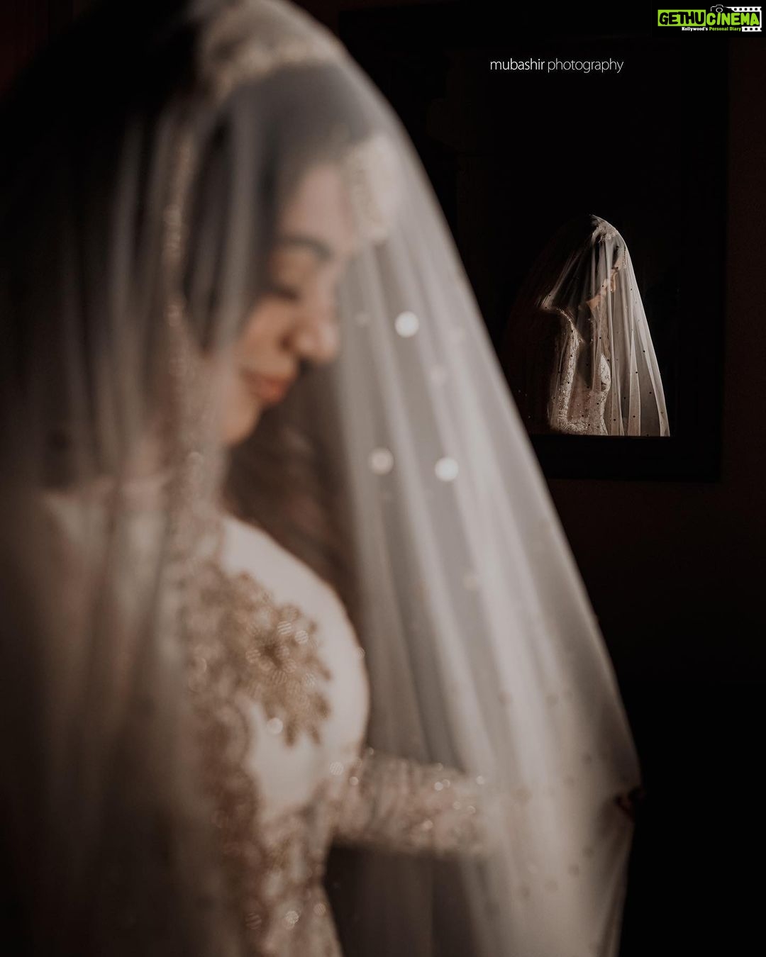 Shamna Kasim Instagram - I am in love with these pictures @mubashir_photography_ ❤️ Thank you so much for capturing these moments of my life ! • • • Outfit @shemyofficial Makeup @sijanmakeupartist • • • #Maalakettfunction#Mubashirphotography#Mashaallah