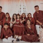 Shamna Kasim Instagram - My family my strength who supports me throughout my journey- without their blessings it’s never complete ♥️ • • Engagement Series - Part 1 • • Decor @sugarplumclt Bride Outfit @shemyofficial Bridesmaid outfit @jazaashdesignstudio Kids outfit: @vasudevan.arun Gents styling: @soorajskofficial Photography @mubashirphotography Makeup & hair : @sijanmakeupartist Jwellery: @mangatraineeraj Mehindi: @mehandi_maestro Catering: @palacekitchen.caterers • • #Engagementseries#Maalakettceremony#Happiness#Blessed#Love