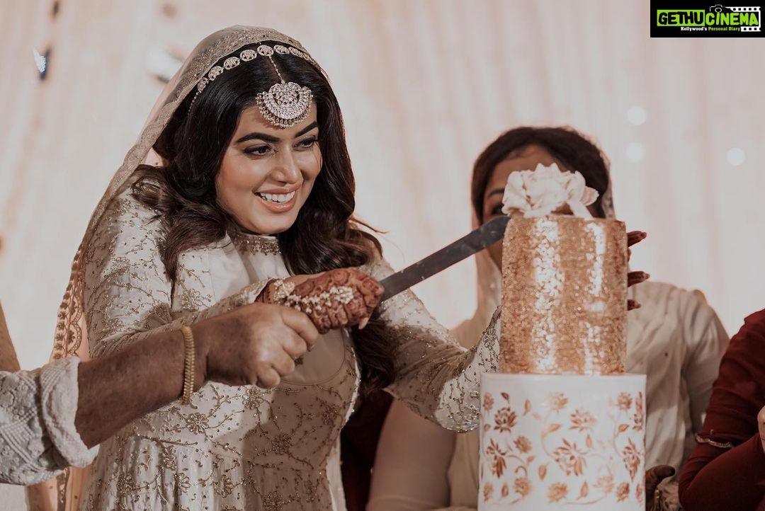 Shamna Kasim Instagram - My family my strength who supports me throughout my journey- without their blessings it’s never complete ♥️ • • Engagement Series - Part 1 • • Decor @sugarplumclt Bride Outfit @shemyofficial Bridesmaid outfit @jazaashdesignstudio Kids outfit: @vasudevan.arun Gents styling: @soorajskofficial Photography @mubashirphotography Makeup & hair : @sijanmakeupartist Jwellery: @mangatraineeraj Mehindi: @mehandi_maestro Catering: @palacekitchen.caterers • • #Engagementseries#Maalakettceremony#Happiness#Blessed#Love