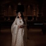 Shamna Kasim Instagram - Felicity in being a part of this joyous occasion and getting to work my magic on the hands of the beauteous and elegant @shamnakasim can never be expressed in words !! @shamnakasim ♥️ @shanid_asifali Photography : @mubashir_photography_ Outfit : @shemyofficial Event : @sugarplumclt Styling : @vasudevan.arun Makeup : @sijanmakeupartist Mehandi : @mehandi_maestro Catering : @palacekitchen.caterers Jewellery : @mangatraineeraj Arabianbeachresort.
