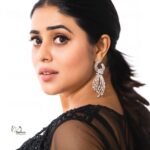 Shamna Kasim Instagram - Styled by: @impriyankasahajananda outfit: @zauca_thelabel Jewlry @kushalsfashionjewellery Pics: @v_capturesphotography Hairstylist: @hairstylist_srinivas Personal staff: @pranay_kohli #styledbypriyankasahajananda