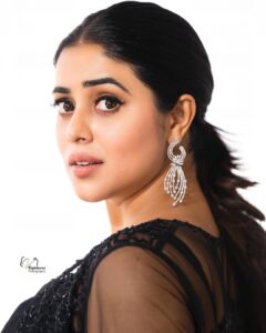 Shamna Kasim Instagram - Styled by: @impriyankasahajananda outfit: @zauca_thelabel Jewlry @kushalsfashionjewellery Pics: @v_capturesphotography Hairstylist: @hairstylist_srinivas Personal staff: @pranay_kohli #styledbypriyankasahajananda