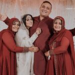 Shamna Kasim Instagram - My family my strength who supports me throughout my journey- without their blessings it’s never complete ♥️ • • Engagement Series - Part 1 • • Decor @sugarplumclt Bride Outfit @shemyofficial Bridesmaid outfit @jazaashdesignstudio Kids outfit: @vasudevan.arun Gents styling: @soorajskofficial Photography @mubashirphotography Makeup & hair : @sijanmakeupartist Jwellery: @mangatraineeraj Mehindi: @mehandi_maestro Catering: @palacekitchen.caterers • • #Engagementseries#Maalakettceremony#Happiness#Blessed#Love