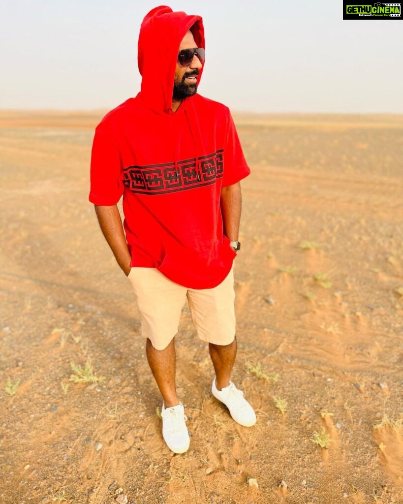 Shanthanu Bhagyaraj Instagram - Me Myself and I ❤️‍🔥 Get out there and live a little 🤎 📸 : @kikivijay11 #instagood #instagram #insta #instapic #instalike #dubai #dubailife #dubai🇦🇪 #dubaiinstagram #ilovedubai #followersinstagram #followers #instagramtags #instagrammer #ootd #ootdfashion #hotairballoon #uae #uae🇦🇪 #sunrise #sunrisephotography Dubai - دبى