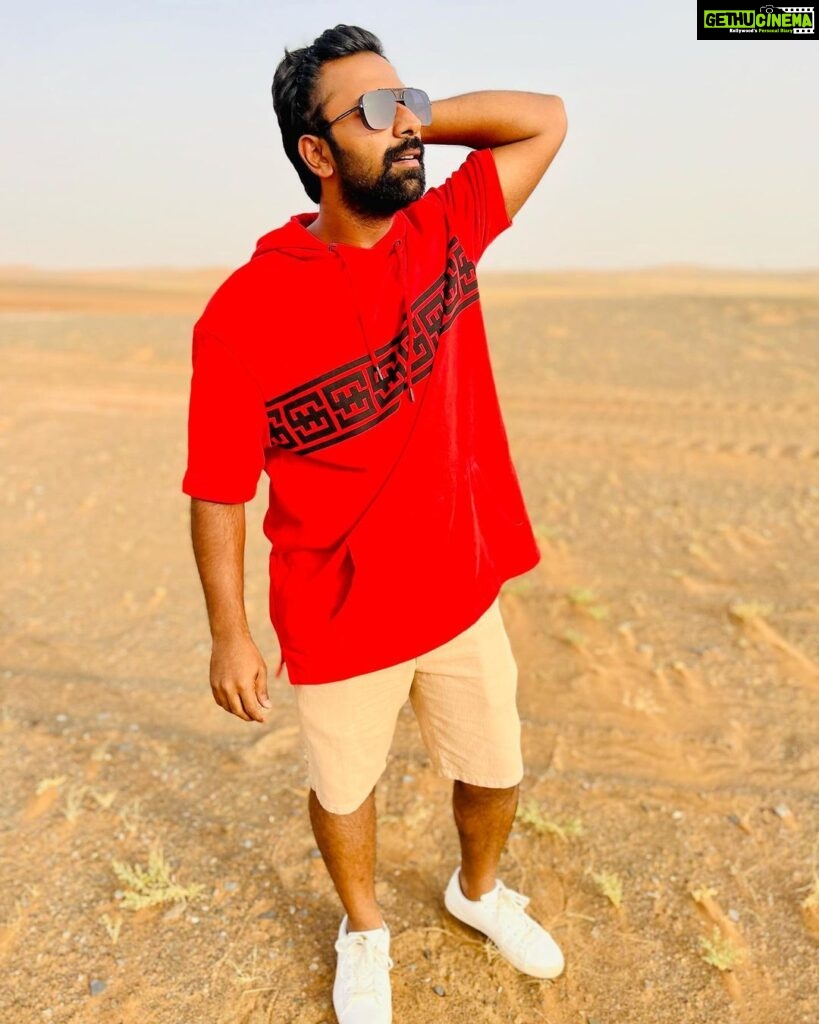 Shanthanu Bhagyaraj Instagram - Me Myself and I ❤‍🔥 Get out there and live a little 🤎 📸 : @kikivijay11 #instagood #instagram #insta #instapic #instalike #dubai #dubailife #dubai🇦🇪 #dubaiinstagram #ilovedubai #followersinstagram #followers #instagramtags #instagrammer #ootd #ootdfashion #hotairballoon #uae #uae🇦🇪 #sunrise #sunrisephotography Dubai - دبى