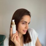 Shazahn Padamsee Instagram - Monsoon skin ready with @rasluxuryoils 💦🤍 Love both their best sellers! The Solaris Daily Defence Mineral Sunscreen SPF 50 is packed with collagen boosting rosehip oil, beetroot extract and so much more goodness. I also love the fact that it leaves no white cast behind! Their Flaunt Anti Pigmentation Serum penetrates deep into the skin to restore your natural even tone. It’s lightweight and has a beautiful fragrance too! Their entire product range is natural and organic and the best part is that they’re super transparent with all the ingredients they use! #Ras #Luxury #Skincare #FarmToFace #ad