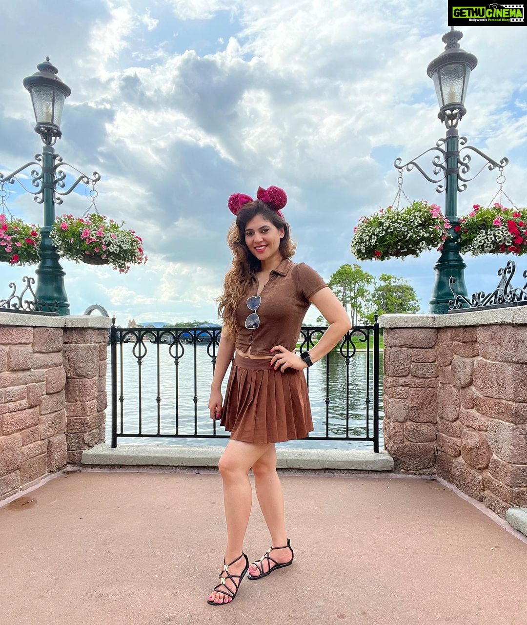 Sherin Instagram - Hi!! #sherin #disneyworld #travelgram #travel #letsgo EPCOT