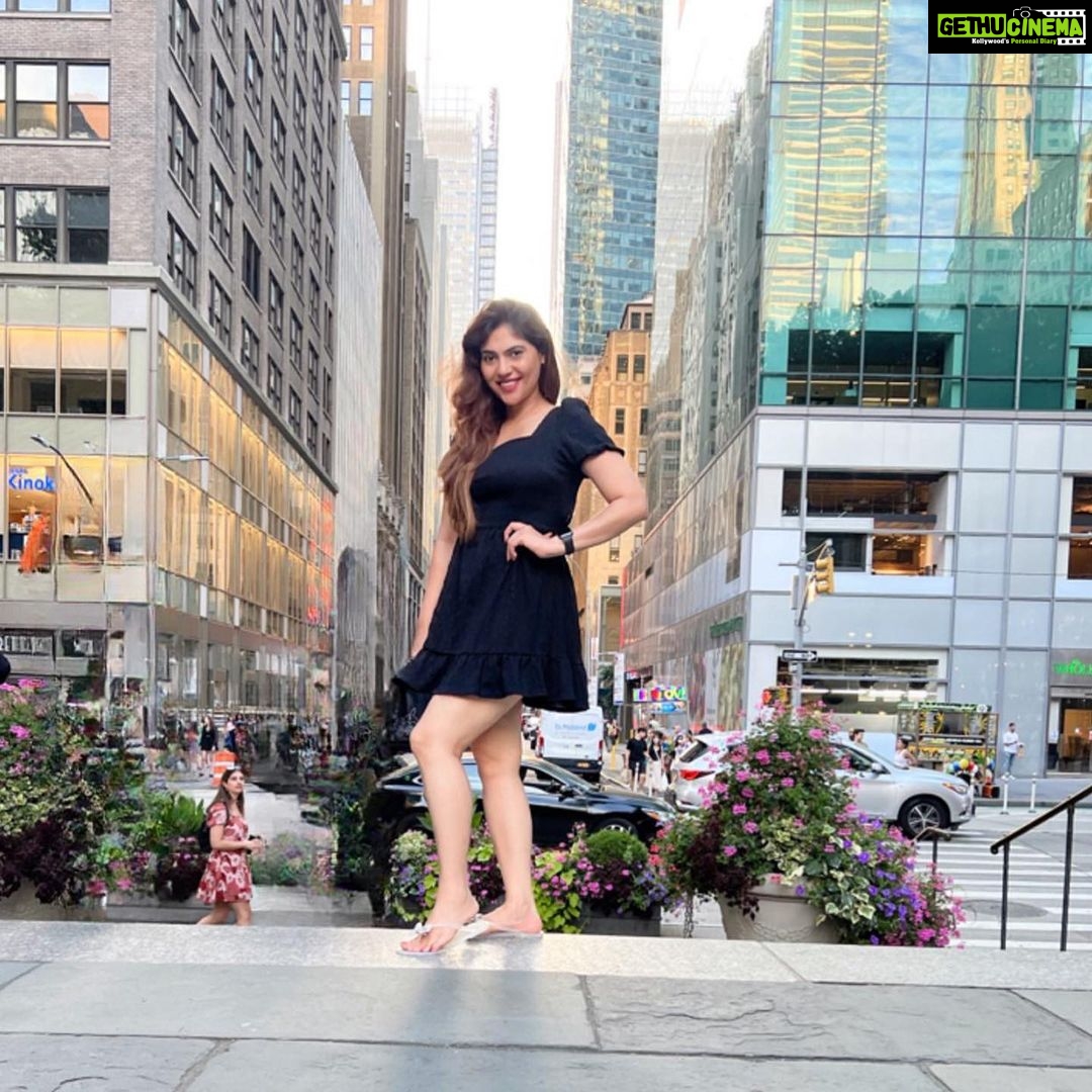 Sherin Instagram - New York! My feet hurt. #sherin #newyork #travel #travelgram #letsgo