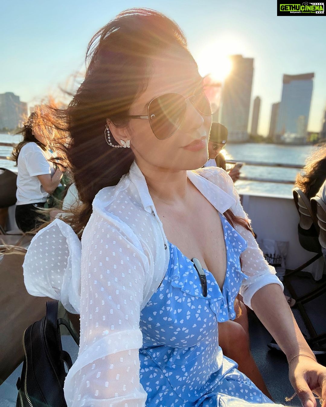 Sherin Instagram - When the light hits right you have to take a selfie. #sherin #statueofliberty #newyork #selfie #travel #travelgram