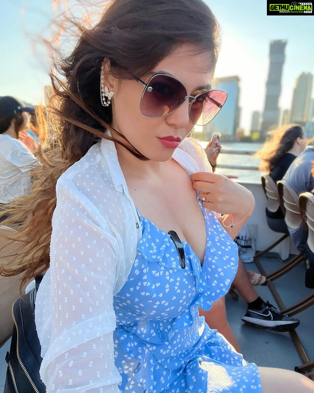 Sherin Instagram - When the light hits right you have to take a selfie. #sherin #statueofliberty #newyork #selfie #travel #travelgram