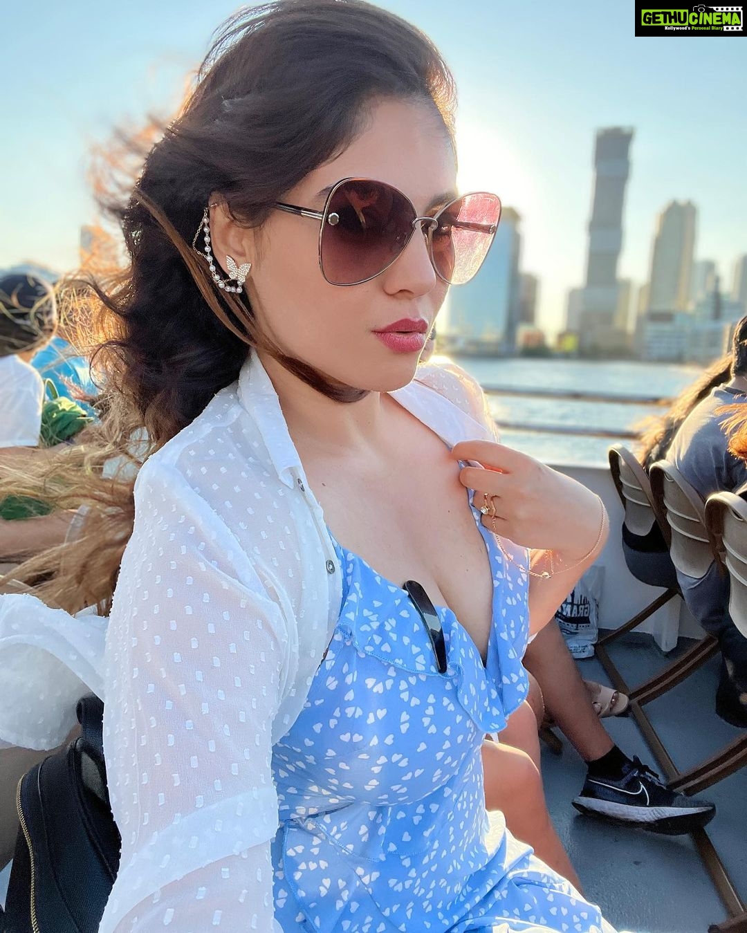 Sherin Instagram - When the light hits right you have to take a selfie. #sherin #statueofliberty #newyork #selfie #travel #travelgram