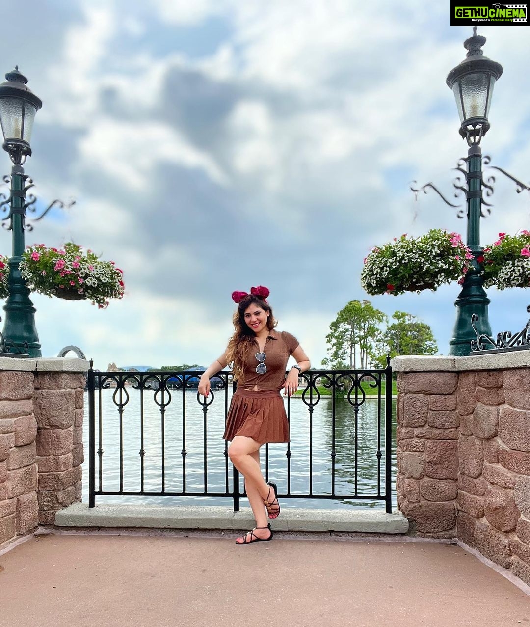 Sherin Instagram - Hi!! #sherin #disneyworld #travelgram #travel #letsgo EPCOT