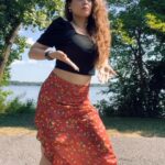 Sherin Instagram - Chumma oru dance! #sherin #dance #reels #reelitfeelit #feelitreelit #travel #niagarafalls