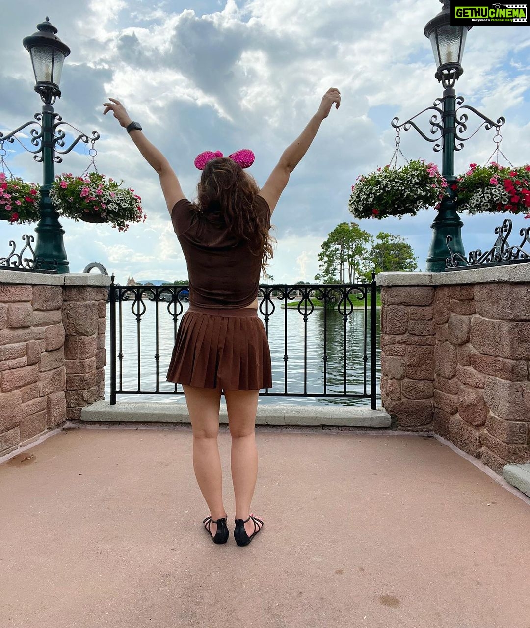 Sherin Instagram - Hi!! #sherin #disneyworld #travelgram #travel #letsgo EPCOT