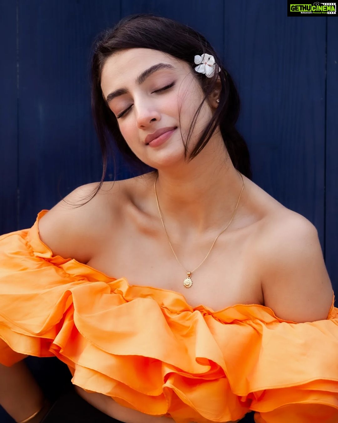 Sherlin Seth Instagram - Bloom 🧡🦋🌻 . . 📸 @abhinay_venkat x @pavantanooj_photography . . . . . #sherlinseth #foryou #forme #viralpost #viral #explorepage #explore #orange #OOTD #orangeisthenewblack #flowers #flowerphotography