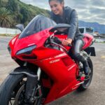 Shivangi Joshi Instagram - 🤘🏻