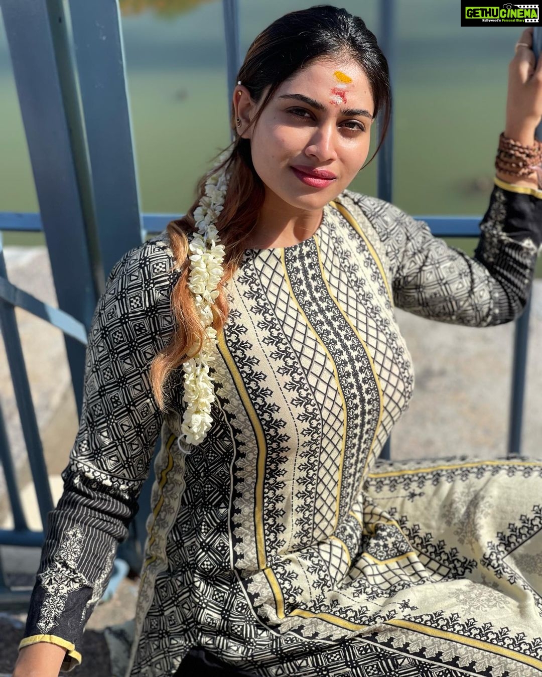 Shivani Narayanan Instagram - Good Vibes 🙏 #nomakeup #nofilter