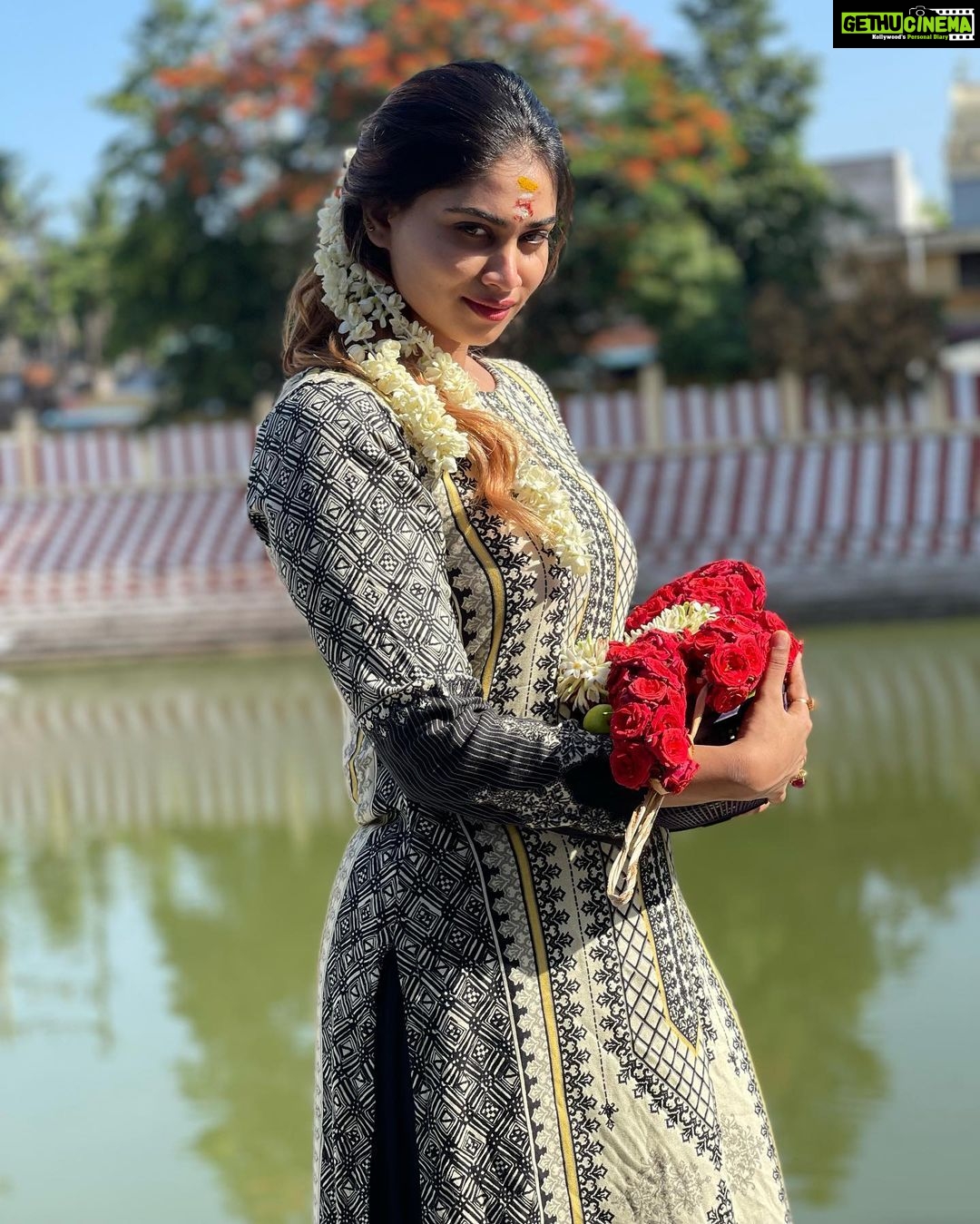 Shivani Narayanan Instagram - Good Vibes 🙏 #nomakeup #nofilter