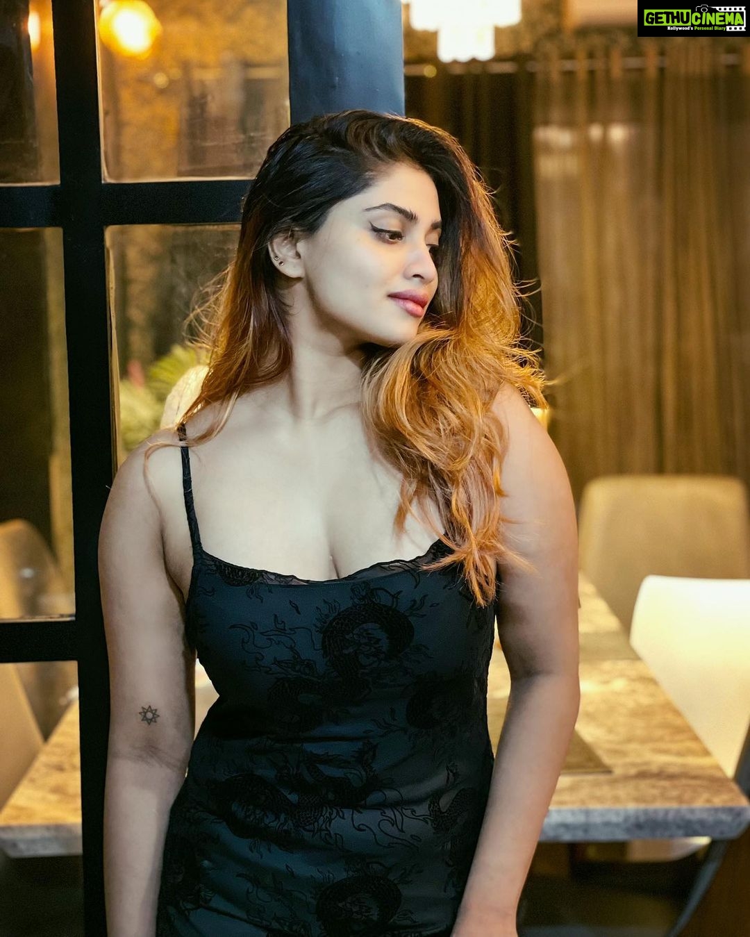 Shivani Narayanan Instagram - Hardships often prepare ordinary people for an extraordinary destiny 🤗