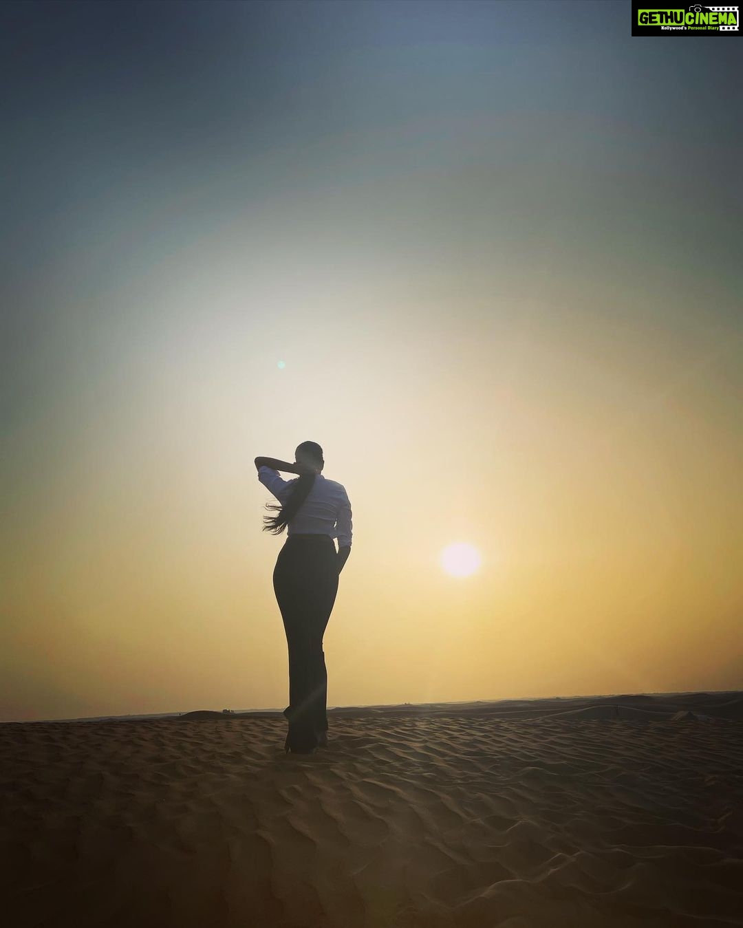 Shivani Rajashekar Instagram - Edari lo Godari π im trying to say that Iβm like a stream in a desert ..π€ Dubai Dump π to be continued..;) #desert #desertsafari #desertsafaridubai #dunebashing #sunset #FeminaMissIndia2022 #JourneyToTheCrown #AndhraPradesh #Telangana #Tamilnadu #SouthZone #MissIndiaZones #missindia2022shivani #shivanirajashekar #missindia2022 #missindiashivanirajashekar #missandhrapradesh2022 #missap2022 #shivani4missindia #vlccfeminamissindia2022