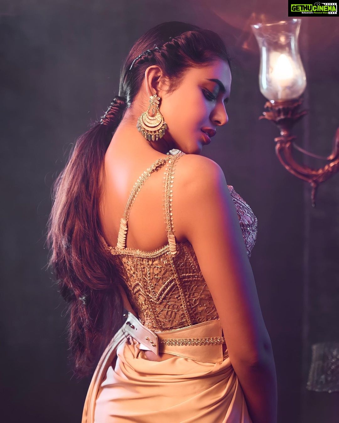 Shivani Rajashekar Instagram - Always honoured to Walk for @teach_for_change 🧡 presented by @radhatmt Powered by: @thetribeconcepts Outfit: @shantanunikhil Jewellery: @hiyajewellers Footwear: @centroshoesindia Makeup: @sachindakoji @emraanartistry Styled by: @officialanahita Pics: @shreyansdungarwal Co-hosted by: @westinhyderabad Sponsored by @kamalwatchco @navaskinandbody Decor: @minttusarna #TeachForChange #pegateachforchange @missindiaorg @vlccin @sephora_india @mojindia @rajnigandhasilverpearls #FeminaMissIndia2022 #JourneyToTheCrown #AndhraPradesh #Telangana #Tamilnadu #SouthZone #MissIndiaZones #DreamBelieveRealize #missindia2022shivani #missindia2022 #missindiashivanirajashekar #missandhrapradesh2022 #missap2022 #shivani4missindia #vlccfeminamissindia2022