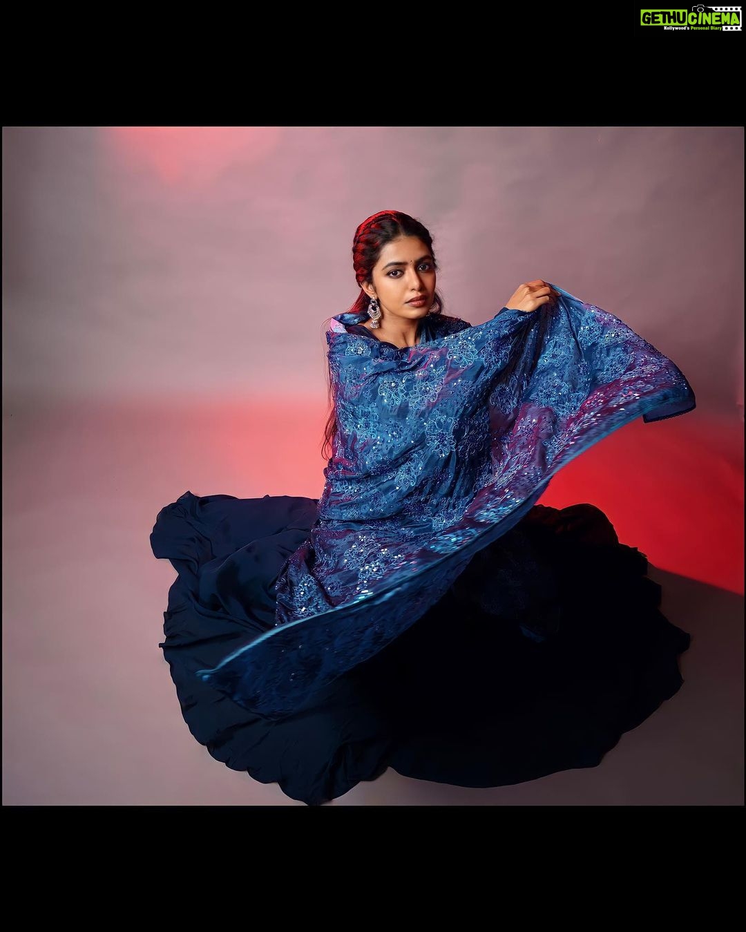 Shivani Rajashekar Instagram - Wearing @geethikakanumilli ❤️ Styled by @shefalideora_ 💕 Asst stylist @mythri_g 💜 Pc @saikrishna.gunti @dvs.photography Last 2 pics cus its 17° out here 🥶 @missindiaorg @vlccin @sephora_india @mojindia @rajnigandhasilverpearls #FeminaMissIndia2022 #JourneyToTheCrown #AndhraPradesh #Telangana #Tamilnadu #SouthZone #MissIndiaZones #DreamBelieveRealize #missindia2022shivani #missindia2022 #missindiashivanirajashekar #missandhrapradesh2022 #missap2022 #shivani4missindia #vlccfeminamissindia2022