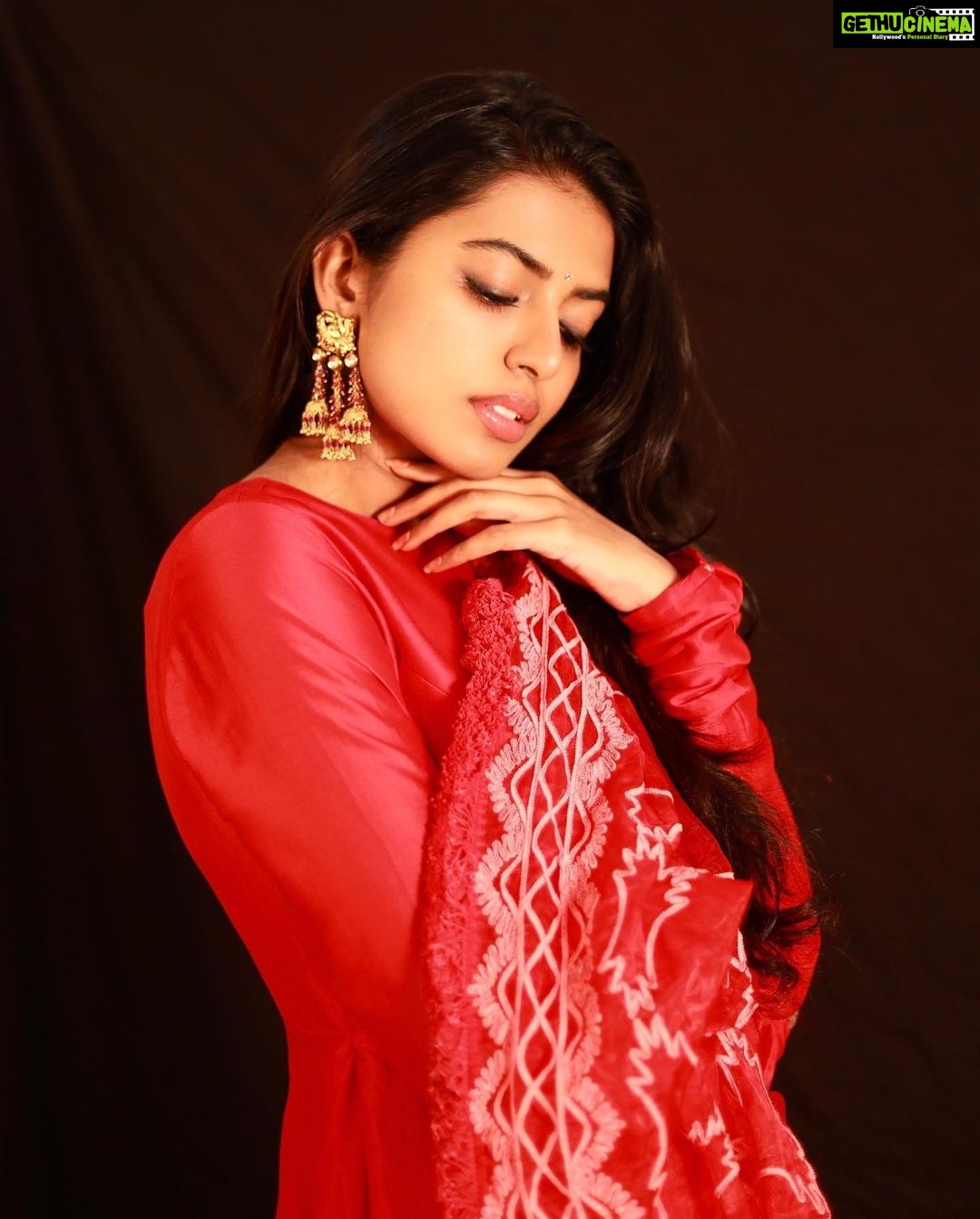 Shivani Rajashekar Instagram - Wearing @geethikakanumilli ❤️ Styled by @aayeshaa.mariam 💕 Pc @thescienceofphoto 💜