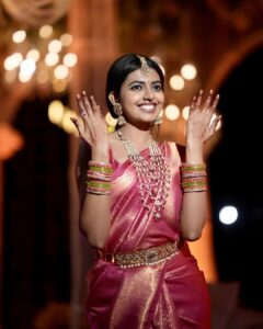 Shivani Rajashekar Instagram - Andariki Makara Sankranthi Subhakankshalu 🌾🪁
Ellorkum Pongal Vazhthukkal 🪁🌾
Jewellery @mangatraineeraj 
Pc @d.y.o_photography

Ps - photo pettadam marchipoya..anduke late ayyindi 🙈

#sankranthi #pongal

@missindiaorg  @vlccin @sephora_india @mojindia @rajnigandhasilverpearls
#FeminaMissIndia2022 #JourneyToTheCrown #AndhraPradesh #Telangana #Tamilnadu #SouthZone #MissIndiaZones #DreamBelieveRealize 

#missindia2022shivani 
#missindia2022
#missindiashivanirajashekar
#missandhrapradesh2022
#missap2022
#shivani4missindia
#vlccfeminamissindia2022