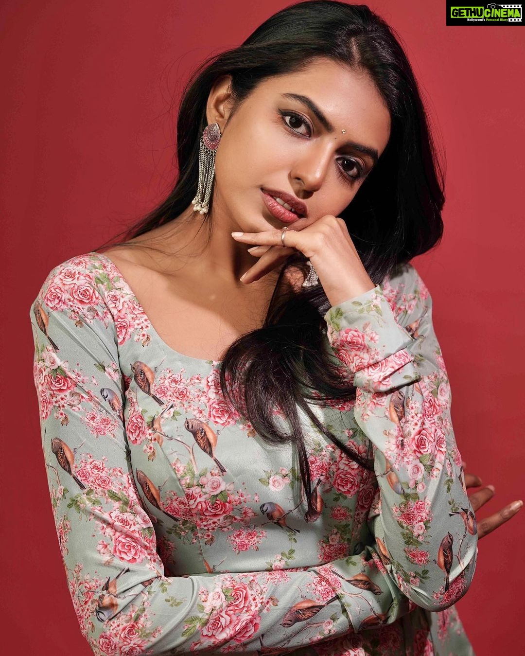 Shivani Rajashekar Instagram - Wearing this beautiful dress from @geethikakanumilli ✨ Styled by @shefalideora_ 💞 Styling assistant @mythri_g ❤️ Pc @abhishek_pallati
