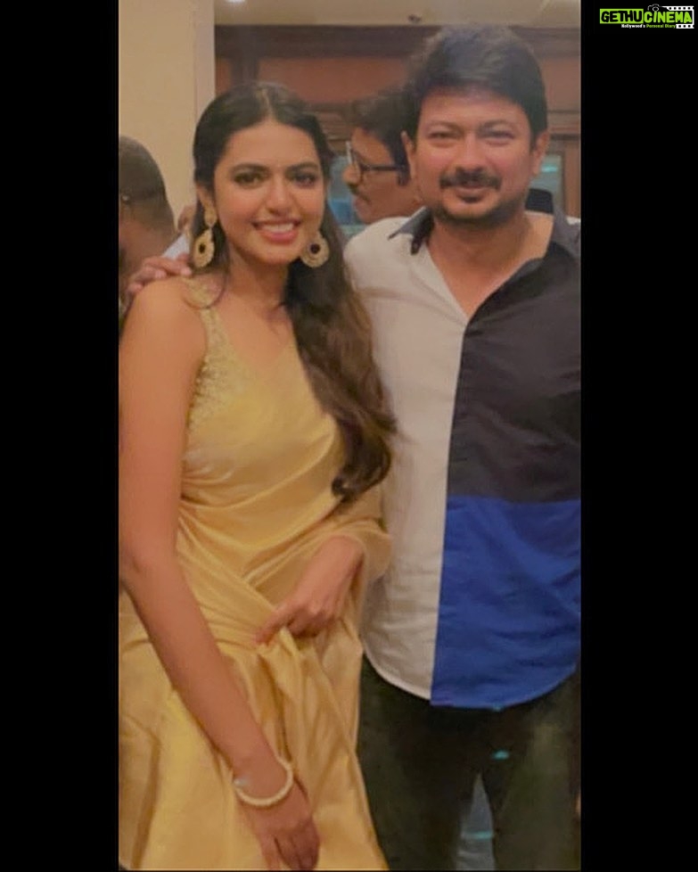 Shivani Rajashekar Instagram - All about last night 💕 #NenjukuNeethi 50 days celebrations✨ With the Dream team @udhay_stalin @arunraja_kamaraj @boney.kapoor @mynameisraahul @itstanya_official @aariarujunanactor @zeestudiosofficial @bayviewprojectsllp @romeopicturesoffl @sonylivindia