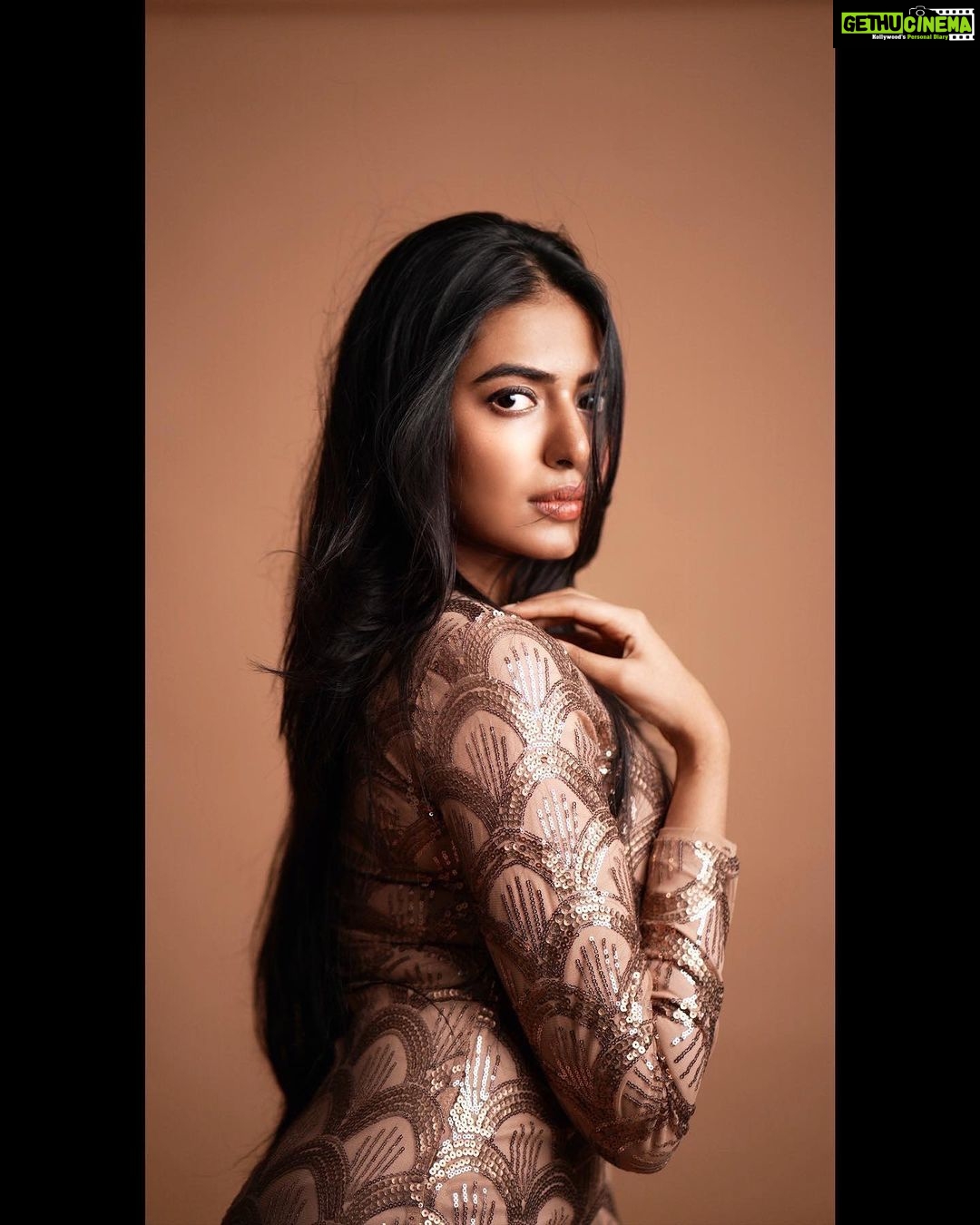 Shivani Rajashekar Instagram - Just 2 more hours to go.. #HappyNewYear darlingsss✨💖✨ Pc @dvs.photography Styling @lanka #happynewyear2022 #newyear2022 @missindiaorg @vlccin @sephora_india @mojindia @rajnigandhasilverpearls #FeminaMissIndia2022 #JourneyToTheCrown #AndhraPradesh #Telangana #Tamilnadu #SouthZone #MissIndiaZones #DreamBelieveRealize #missindia2022shivani #missindia2022 #missindiashivanirajashekar #missandhrapradesh2022 #missap2022 #shivani4missindia #vlccfeminamissindia2022