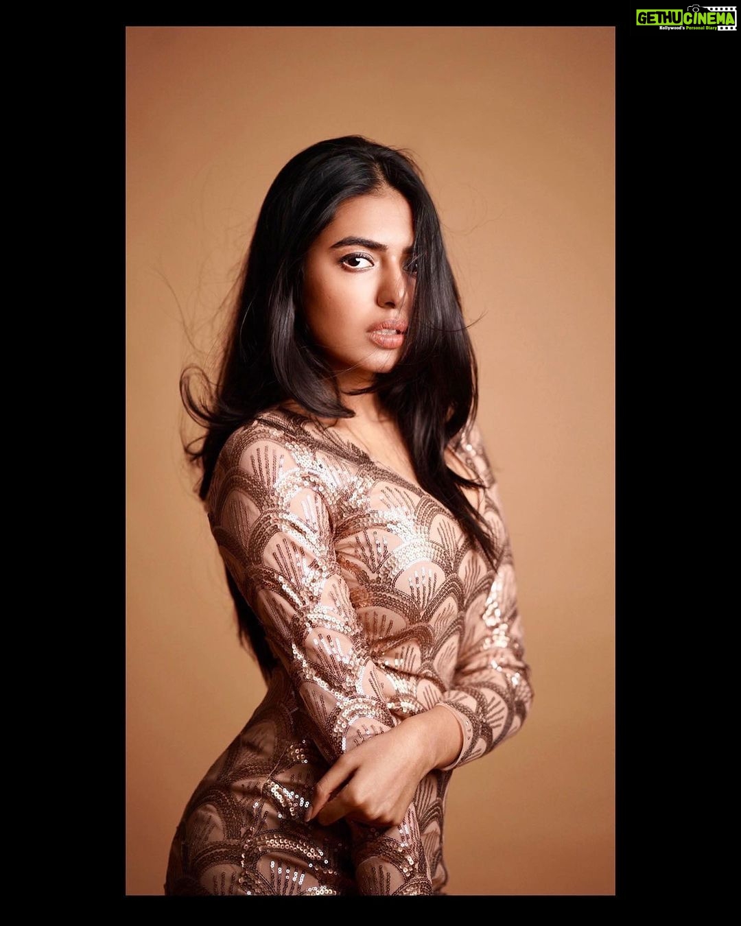 Shivani Rajashekar Instagram - Just 2 more hours to go.. #HappyNewYear darlingsss✨💖✨ Pc @dvs.photography Styling @lanka #happynewyear2022 #newyear2022 @missindiaorg @vlccin @sephora_india @mojindia @rajnigandhasilverpearls #FeminaMissIndia2022 #JourneyToTheCrown #AndhraPradesh #Telangana #Tamilnadu #SouthZone #MissIndiaZones #DreamBelieveRealize #missindia2022shivani #missindia2022 #missindiashivanirajashekar #missandhrapradesh2022 #missap2022 #shivani4missindia #vlccfeminamissindia2022