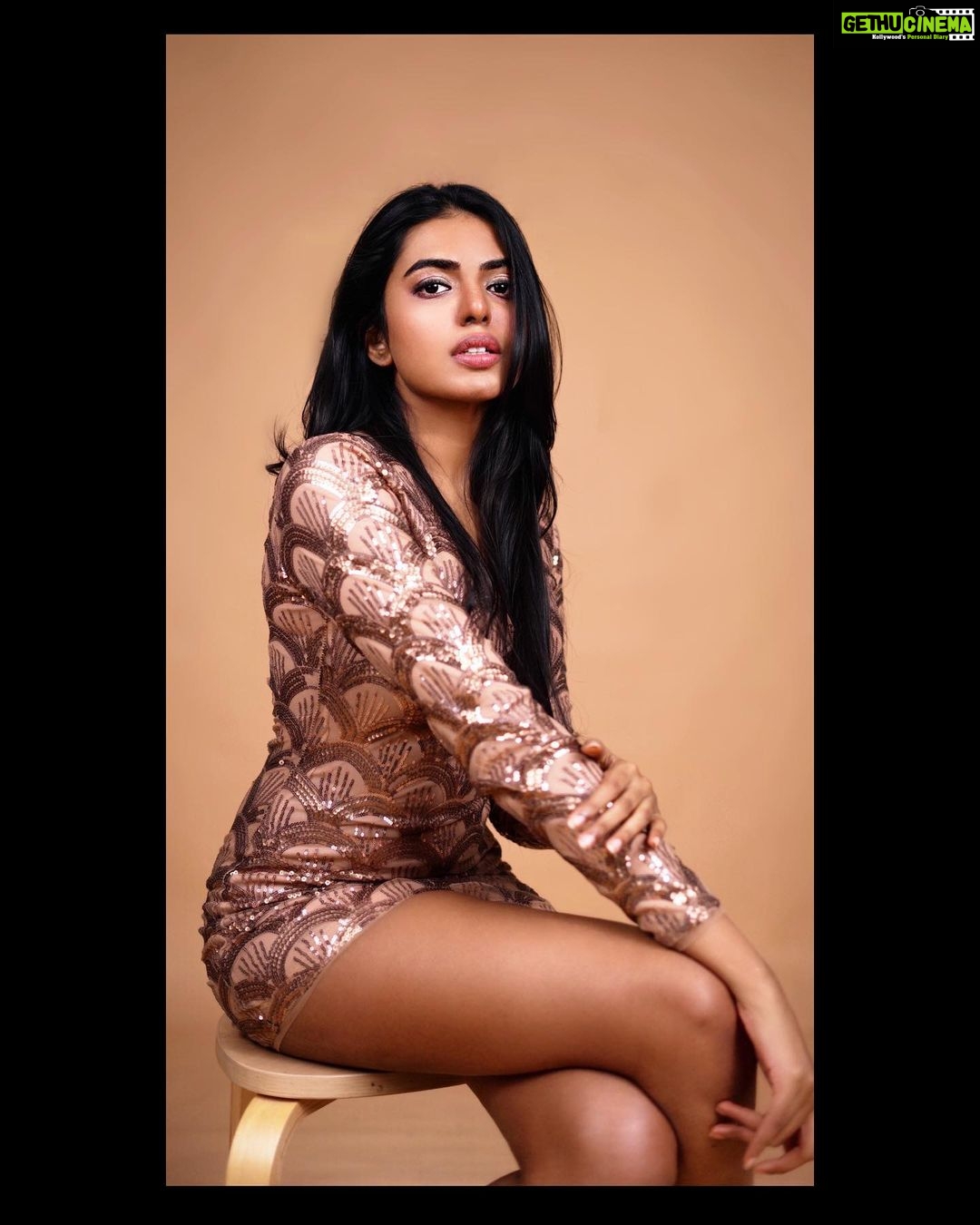 Shivani Rajashekar Instagram - Just 2 more hours to go.. #HappyNewYear darlingsss✨💖✨ Pc @dvs.photography Styling @lanka #happynewyear2022 #newyear2022 @missindiaorg @vlccin @sephora_india @mojindia @rajnigandhasilverpearls #FeminaMissIndia2022 #JourneyToTheCrown #AndhraPradesh #Telangana #Tamilnadu #SouthZone #MissIndiaZones #DreamBelieveRealize #missindia2022shivani #missindia2022 #missindiashivanirajashekar #missandhrapradesh2022 #missap2022 #shivani4missindia #vlccfeminamissindia2022