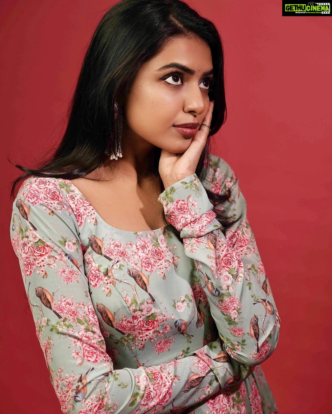 Shivani Rajashekar Instagram - Wearing this beautiful dress from @geethikakanumilli ✨ Styled by @shefalideora_ 💞 Styling assistant @mythri_g ❤️ Pc @abhishek_pallati