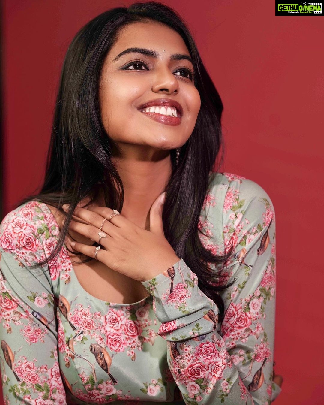 Shivani Rajashekar Instagram - Wearing this beautiful dress from @geethikakanumilli ✨ Styled by @shefalideora_ 💞 Styling assistant @mythri_g ❤️ Pc @abhishek_pallati