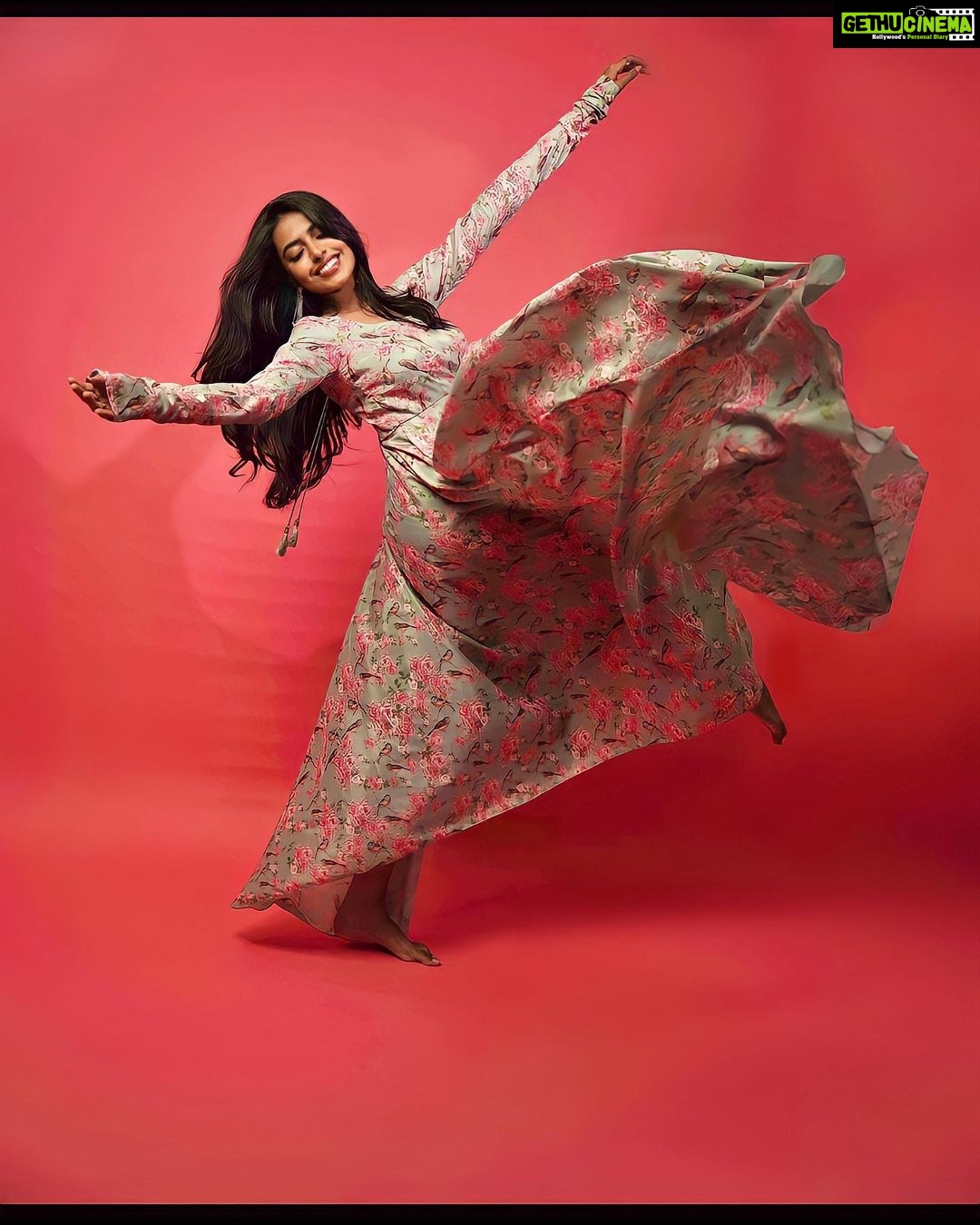 Shivani Rajashekar Instagram - Wearing this beautiful dress from @geethikakanumilli ✨ Styled by @shefalideora_ 💞 Styling assistant @mythri_g ❤️ Pc @abhishek_pallati