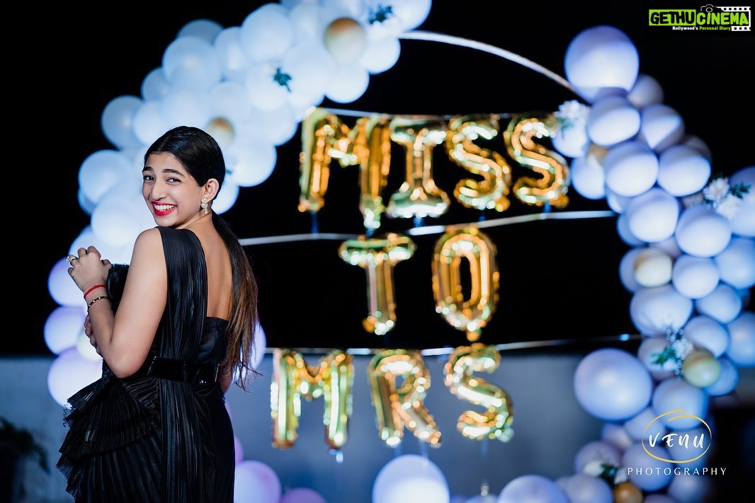Shivani Rajashekar Instagram - #Anuanuvumanasa 💞 Diaries❣️ #Day1 Maani’s Bridal shower 🥂 Aren’t the desserts 🤤 ? @bonbonhyd 😎 Pc - @venu_photography_