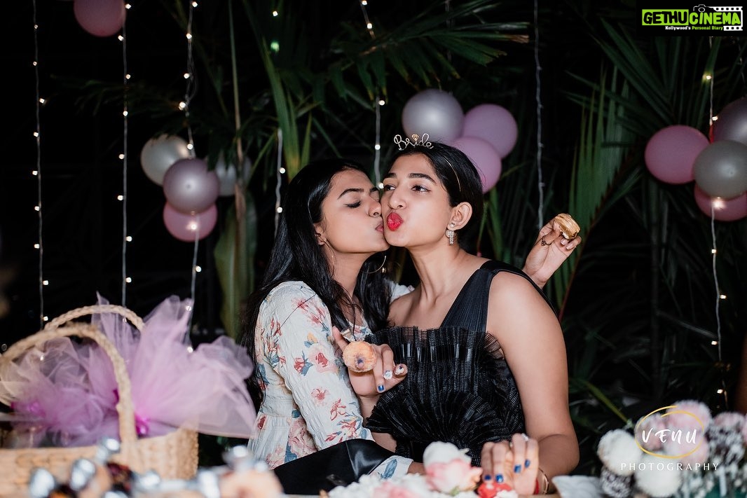 Shivani Rajashekar Instagram - #Anuanuvumanasa 💞 Diaries❣️ #Day1 Maani’s Bridal shower 🥂 Aren’t the desserts 🤤 ? @bonbonhyd 😎 Pc - @venu_photography_