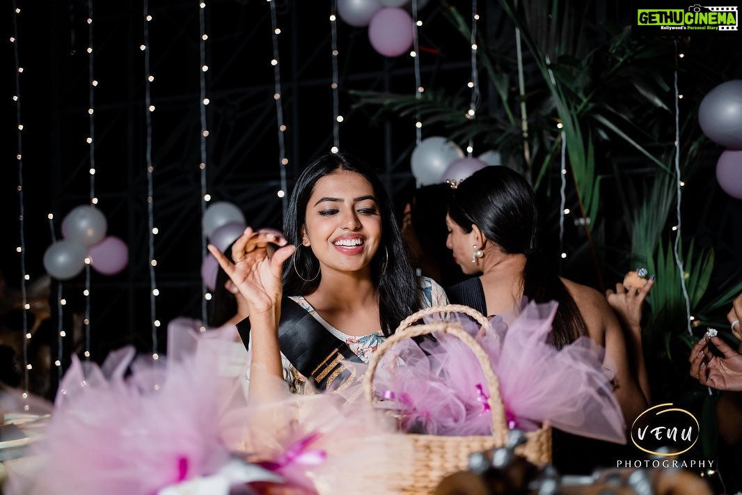 Shivani Rajashekar Instagram - #Anuanuvumanasa 💞 Diaries❣️ #Day1 Maani’s Bridal shower 🥂 Aren’t the desserts 🤤 ? @bonbonhyd 😎 Pc - @venu_photography_