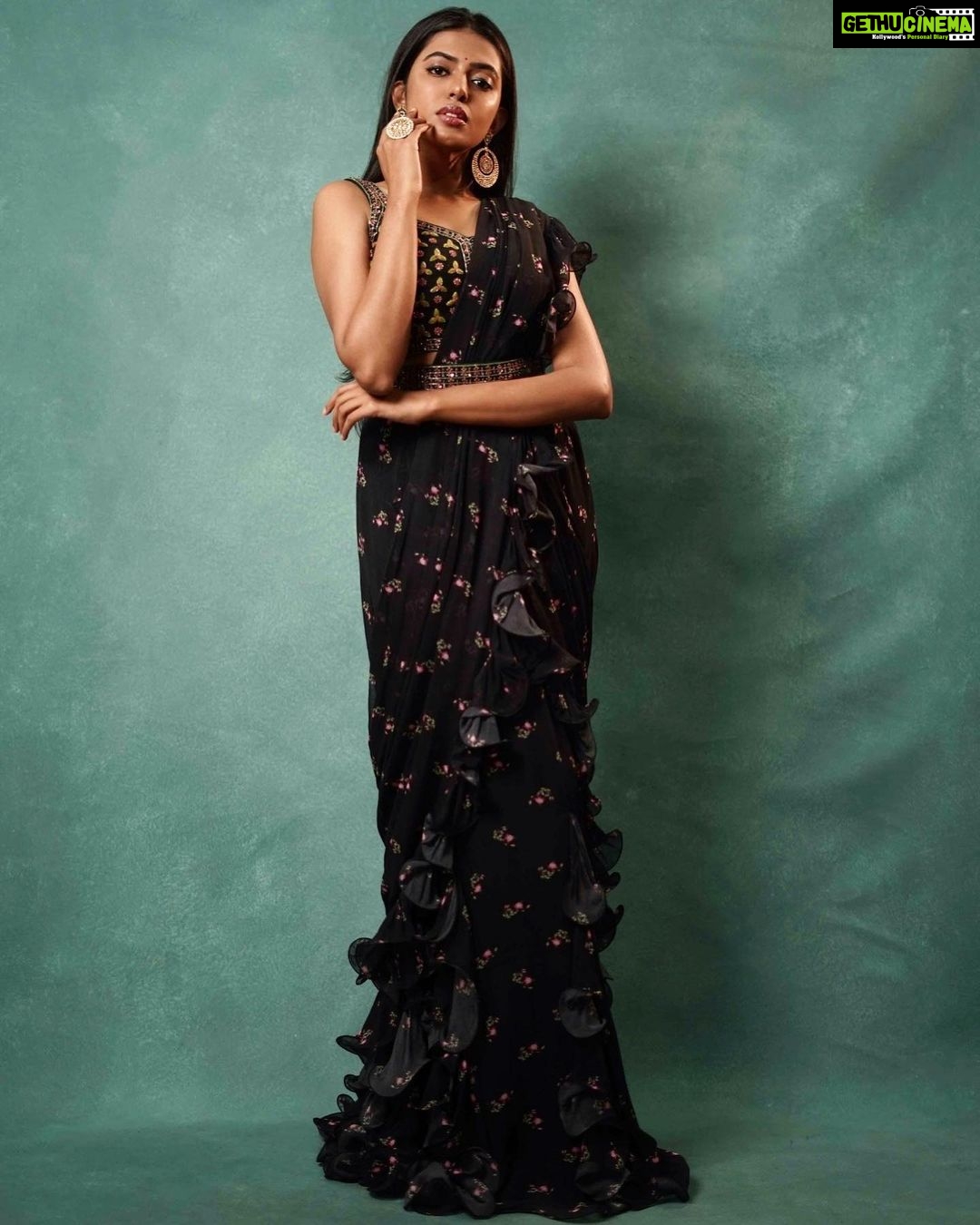 Shivani Rajashekar Instagram - Styled by @officialanahita Outfit: @keerthikadireofficial Pic: @abhishek_pallati @missindiaorg @vlccin @sephora_india @mojindia @rajnigandhasilverpearls #FeminaMissIndia2022 #JourneyToTheCrown #AndhraPradesh #Telangana #Tamilnadu #SouthZone #MissIndiaZones #DreamBelieveRealize #missindia2022shivani #missindia2022 #missindiashivanirajashekar #missandhrapradesh2022 #missap2022 #shivani4missindia #vlccfeminamissindia2022