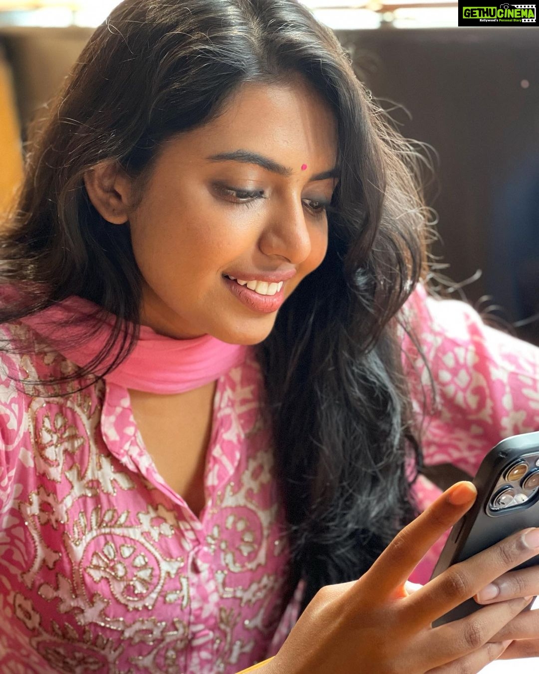 Actress Shivani Rajashekar HD Photos and Wallpapers November 2021