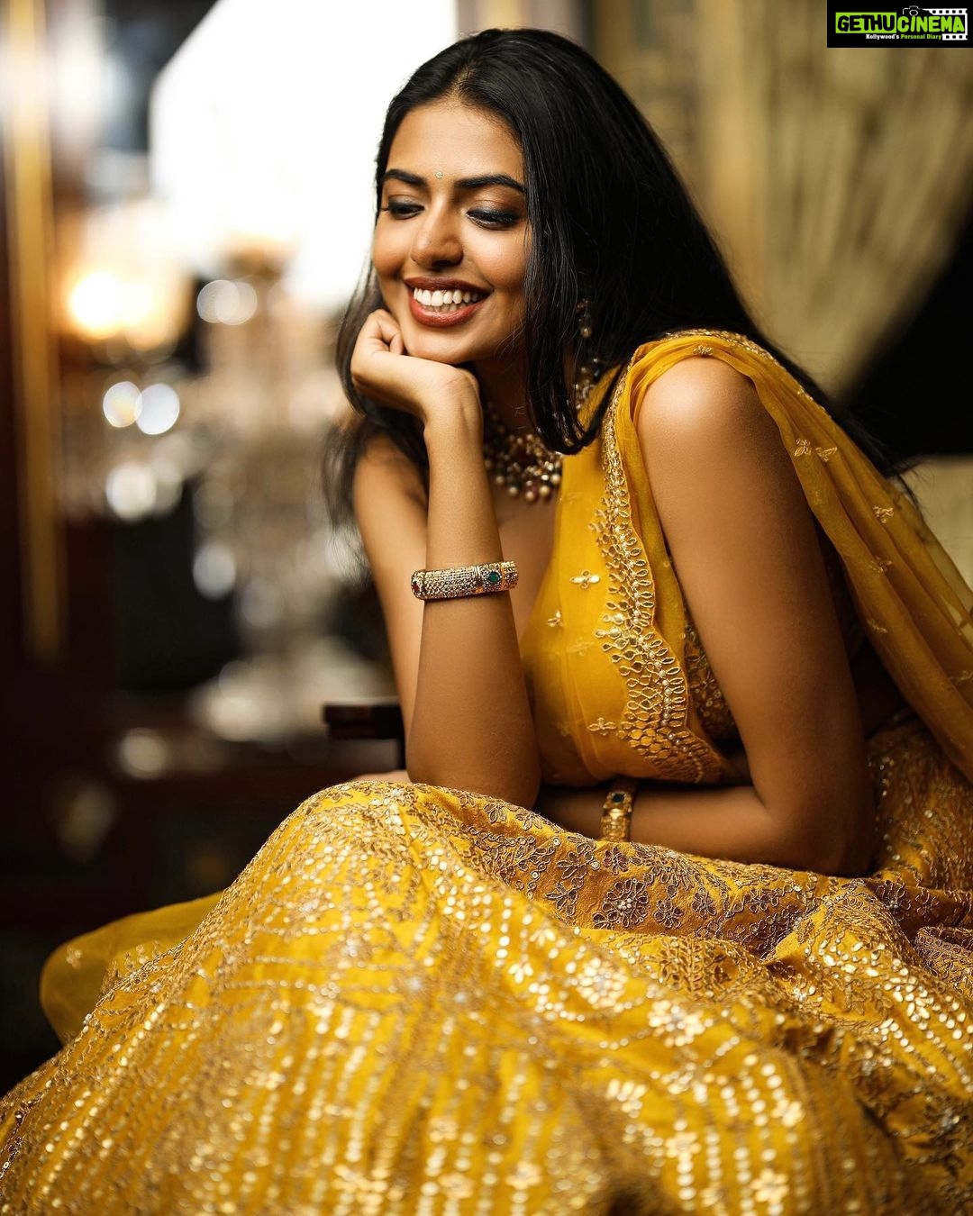 Shivani Rajashekar Instagram - Andariki Vinayaka chavithi subhakankshalu ππ€π Wearing @originshyderabad Styled by @aayeshaa.mariam Jewellery @radhikadiamonds Pc @karteeksivagouni @missindiaorg @vlccin @sephora_india @mojindia @rajnigandhasilverpearls #FeminaMissIndia2022 #JourneyToTheCrown #AndhraPradesh #Telangana #Tamilnadu #SouthZone #MissIndiaZones #DreamBelieveRealize #missindia2022shivani #missindia2022 #missindiashivanirajashekar #missandhrapradesh2022 #missap2022 #shivani4missindia #vlccfeminamissindia2022
